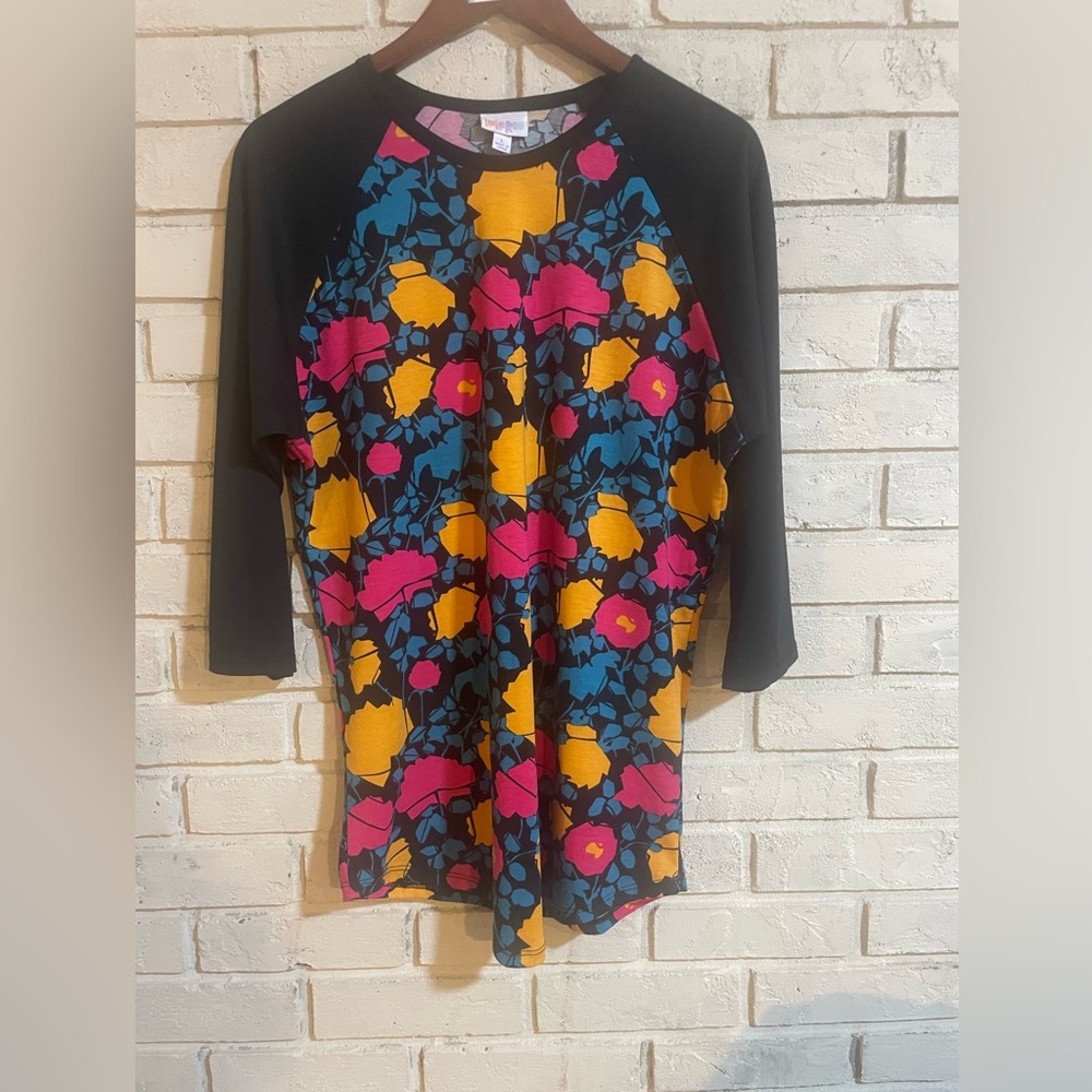 LULAROE “Randy” tee NWOT L